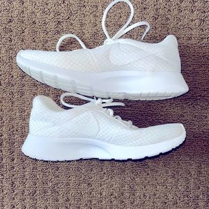 Women’s Nike White Running Shoes Size 8, Great Condition